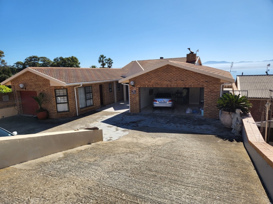 3 Bedroom Property for Sale in Mossel Bay Central Western Cape